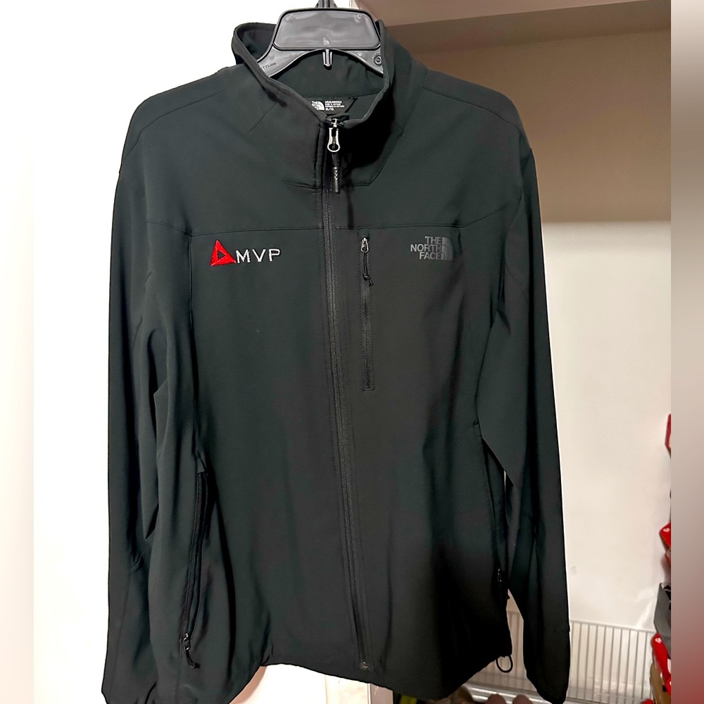 The North Face Lightweight Windbreaker Men’s Size XL (Black)